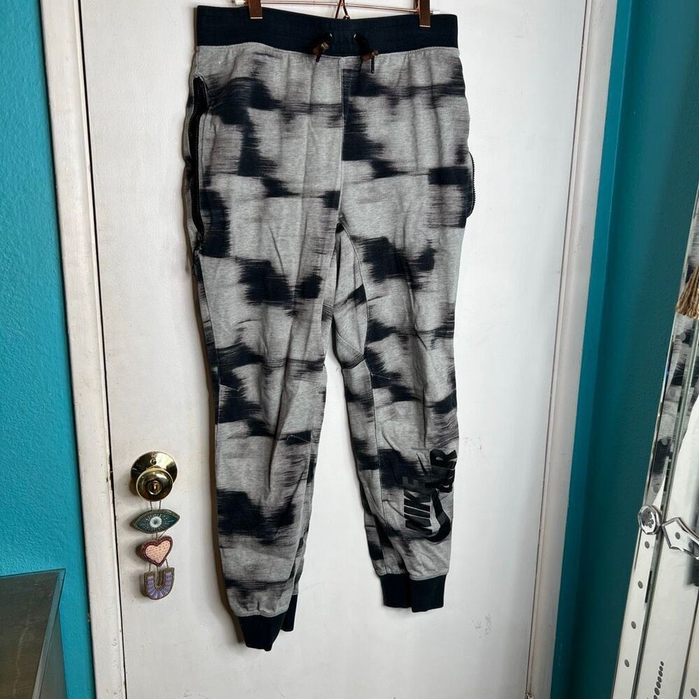 NEW Nike Air Pivot V3 Joggers Distortion Fade Sweatpants 728281-063 Size medium